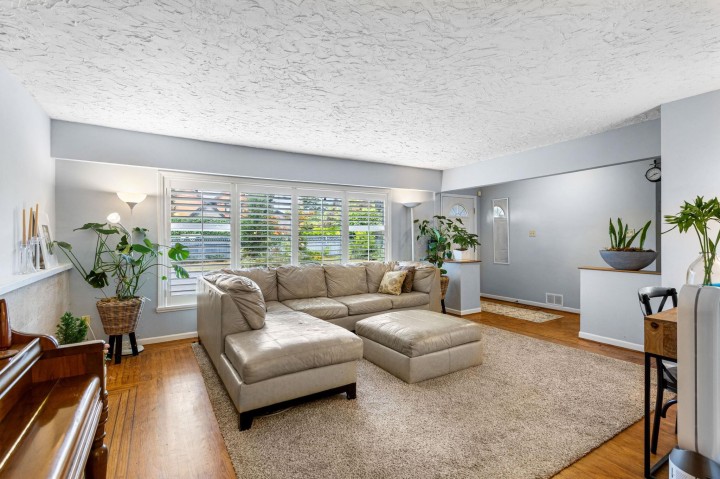 Photo 2 at 3020 Thorncliffe Drive, Edgemont, North Vancouver