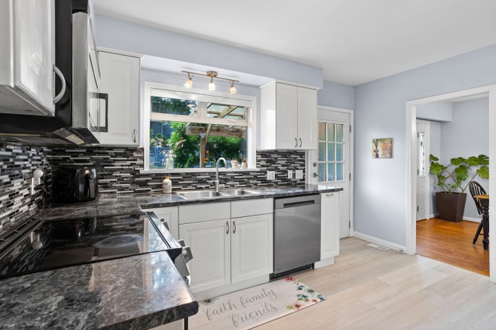Photo 12 at 3020 Thorncliffe Drive, Edgemont, North Vancouver