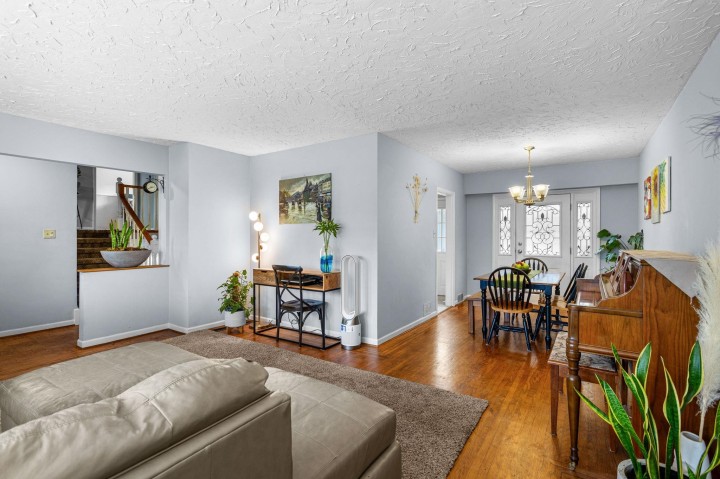 Photo 5 at 3020 Thorncliffe Drive, Edgemont, North Vancouver