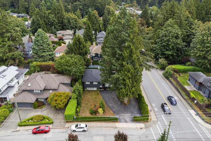 Photo 33 at 3020 Thorncliffe Drive, Edgemont, North Vancouver