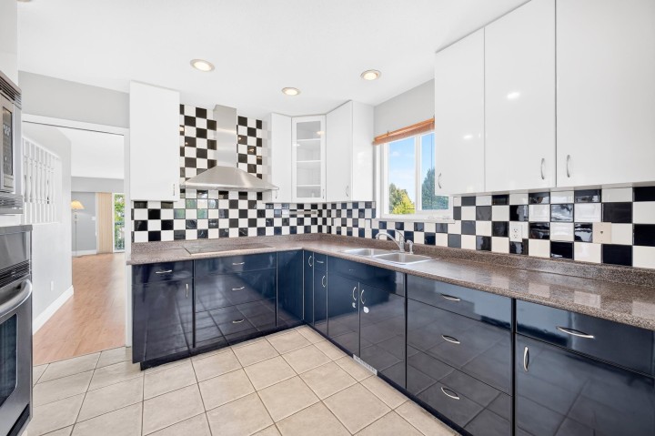 Photo 12 at 3060 Euclid Avenue, Collingwood VE, Vancouver East