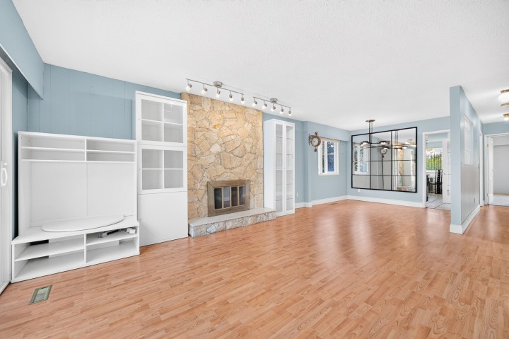 Photo 3 at 3060 Euclid Avenue, Collingwood VE, Vancouver East
