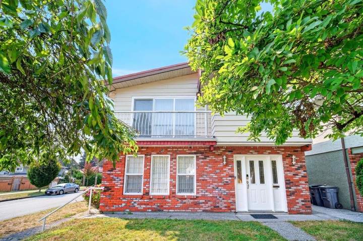 Photo 1 at 3060 Euclid Avenue, Collingwood VE, Vancouver East