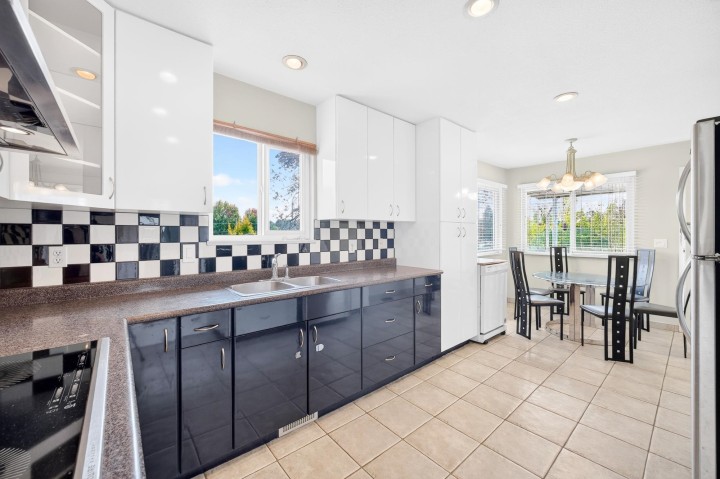 Photo 9 at 3060 Euclid Avenue, Collingwood VE, Vancouver East