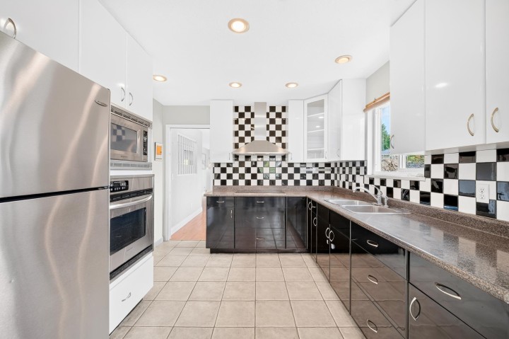 Photo 10 at 3060 Euclid Avenue, Collingwood VE, Vancouver East
