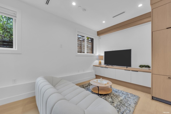 Photo 6 at 1 - 3438 Triumph Street, Hastings Sunrise, Vancouver East