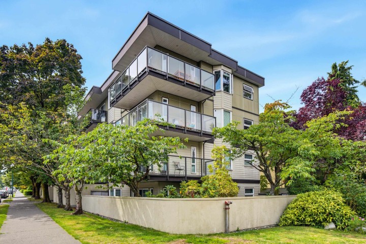 Photo 1 at 403 - 1200 W 10th Avenue, Fairview VW, Vancouver West