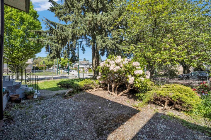 Photo 3 at 3006 E 27th Avenue, Renfrew Heights, Vancouver East