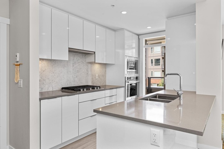 Photo 12 at 212 - 2663 Library Lane, Lynn Valley, North Vancouver