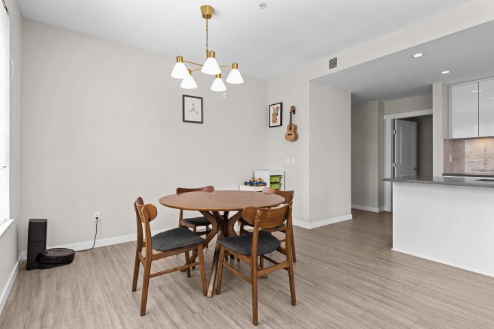 Photo 10 at 212 - 2663 Library Lane, Lynn Valley, North Vancouver