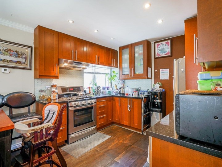Photo 7 at 4702 Clarendon Street, Collingwood VE, Vancouver East