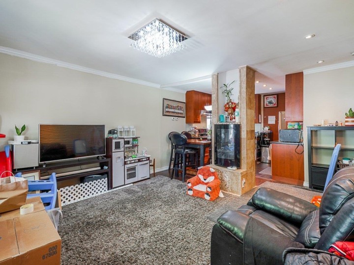 Photo 4 at 4702 Clarendon Street, Collingwood VE, Vancouver East