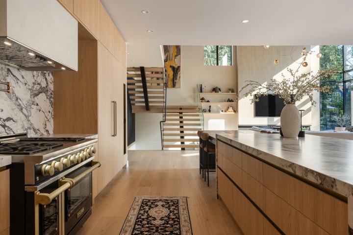 Photo 11 at 450 Macbeth Crescent, Cedardale, West Vancouver