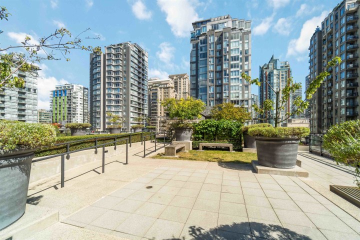 Photo 36 at 813 - 1088 Richards Street, Yaletown, Vancouver West