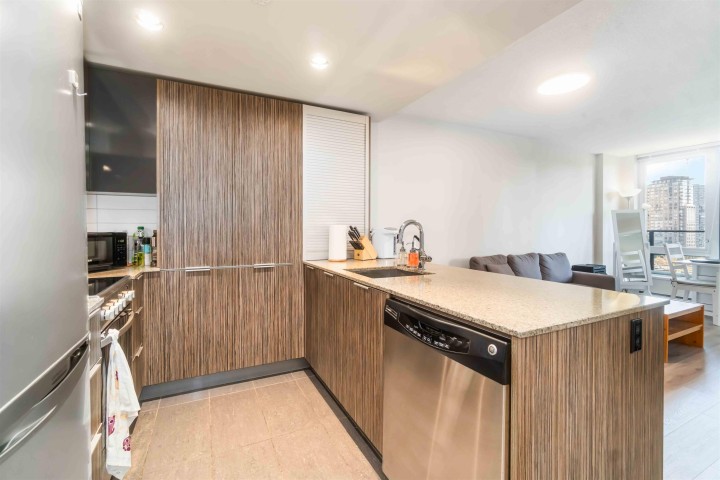 Photo 20 at 813 - 1088 Richards Street, Yaletown, Vancouver West
