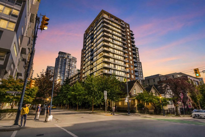 Photo 11 at 813 - 1088 Richards Street, Yaletown, Vancouver West