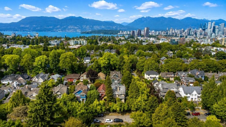Photo 4 at 1903 W 14th Avenue, Kitsilano, Vancouver West