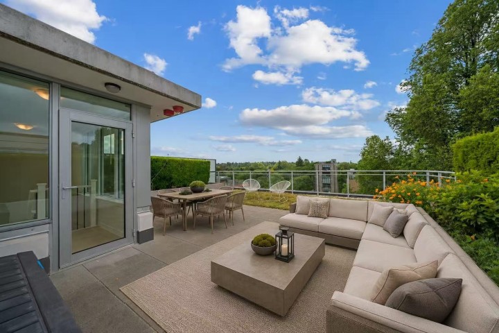 Photo 1 at 704 - 2565 Maple Street, Kitsilano, Vancouver West