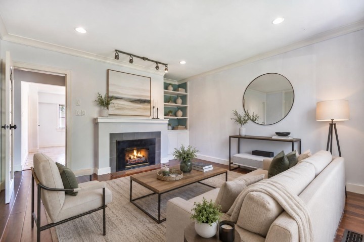 Photo 2 at 2576 Parker Street, Renfrew VE, Vancouver East