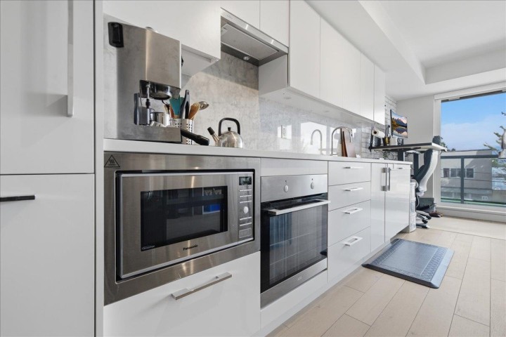 Photo 14 at 203 - 2508 Fraser Street, Mount Pleasant VE, Vancouver East