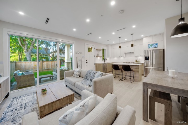 Photo 2 at 2558 William Street, Renfrew VE, Vancouver East