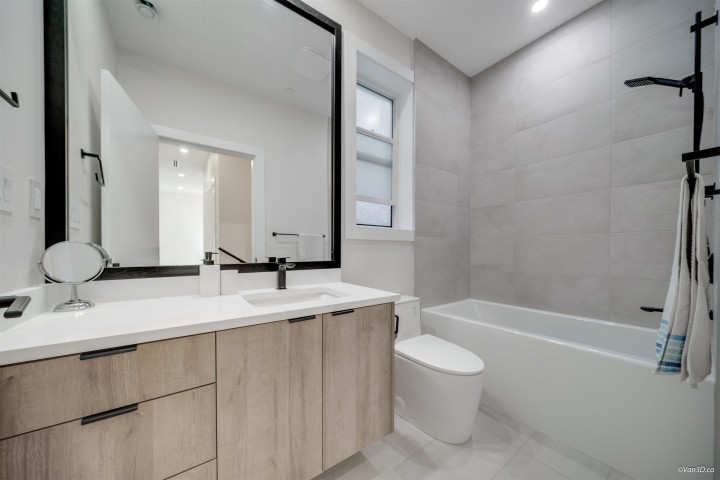 Photo 12 at 2558 William Street, Renfrew VE, Vancouver East