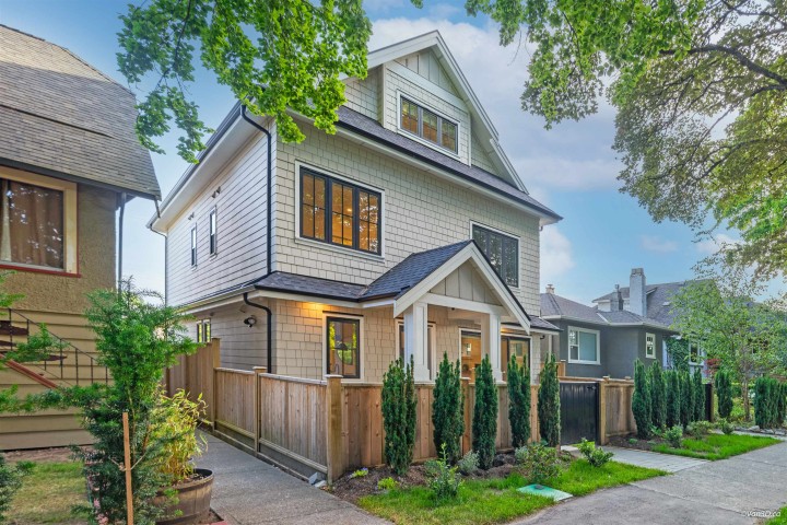 Photo 1 at 2558 William Street, Renfrew VE, Vancouver East