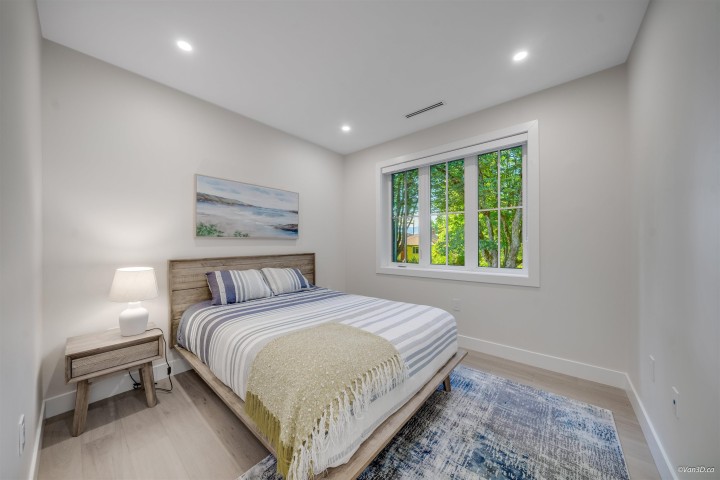 Photo 9 at 2558 William Street, Renfrew VE, Vancouver East