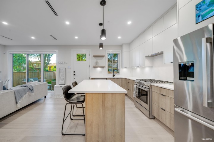 Photo 4 at 2558 William Street, Renfrew VE, Vancouver East