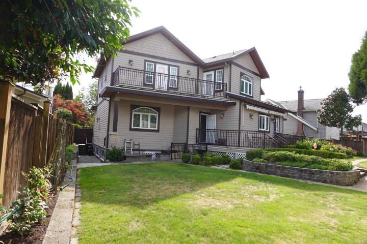 Photo 2 at 729 W 47th Avenue, Oakridge VW, Vancouver West