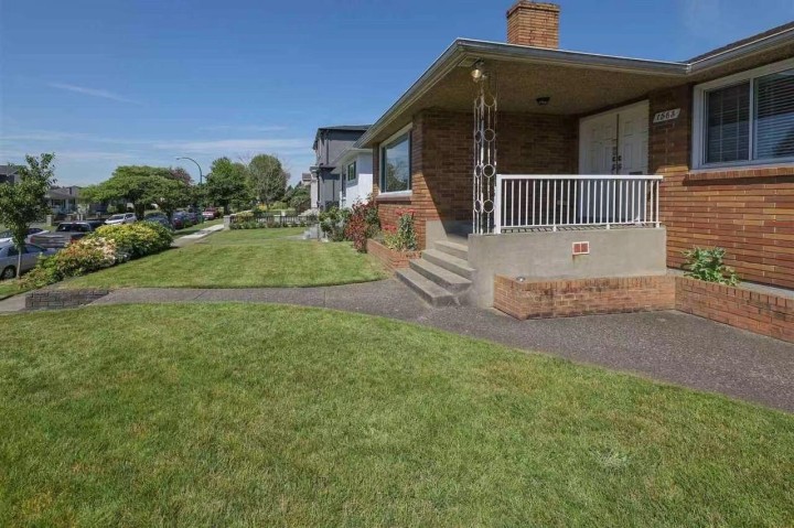 Photo 8 at 1563 E 59th Avenue, Fraserview VE, Vancouver East