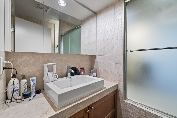 Photo 12 at 609 - 1333 West Georgia Street, Coal Harbour, Vancouver West