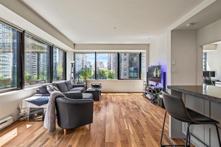 Photo 1 at 609 - 1333 West Georgia Street, Coal Harbour, Vancouver West