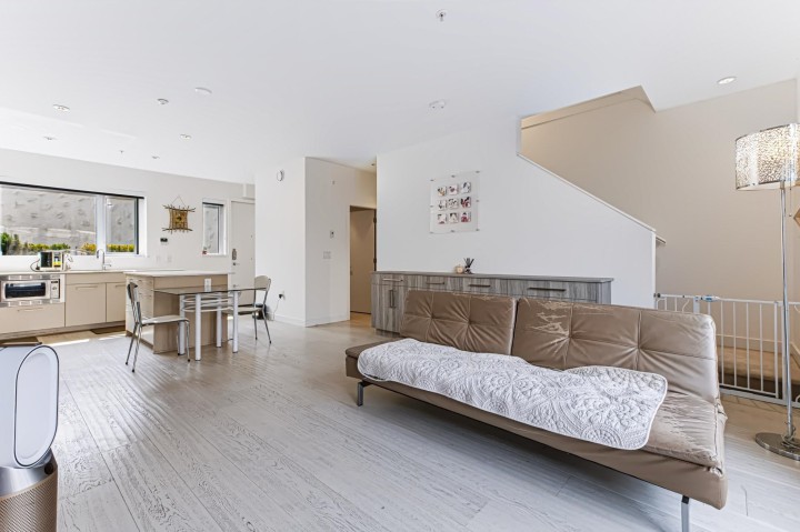 Photo 3 at 2 - 589 W King Edward Avenue, Cambie, Vancouver West