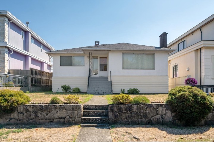 Photo 1 at 6758 Killarney Street, Killarney VE, Vancouver East