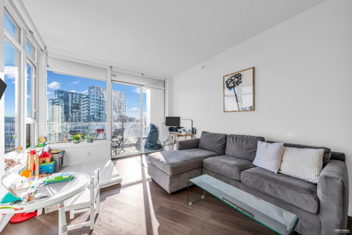 Photo 3 at 716 - 3557 Sawmill Crescent, South Marine, Vancouver East
