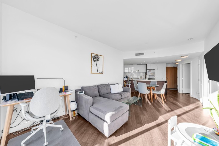 Photo 5 at 716 - 3557 Sawmill Crescent, South Marine, Vancouver East