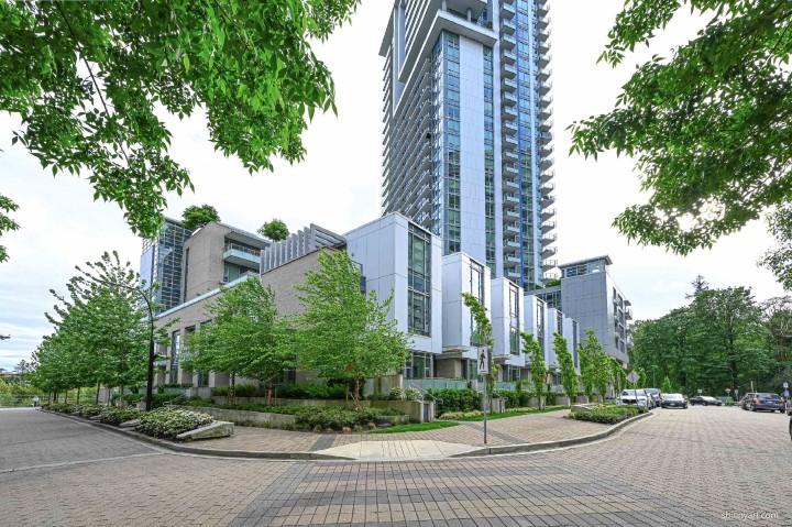 Photo 2 at 606 - 1500 Fern Street, Lynnmour, North Vancouver