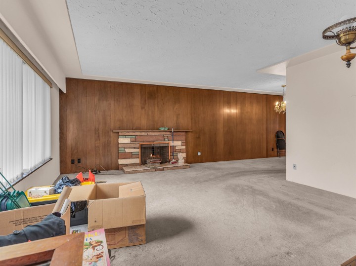 Photo 3 at 409 E 63rd Avenue, South Vancouver, Vancouver East