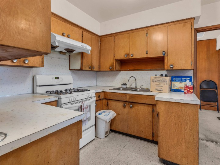 Photo 9 at 409 E 63rd Avenue, South Vancouver, Vancouver East
