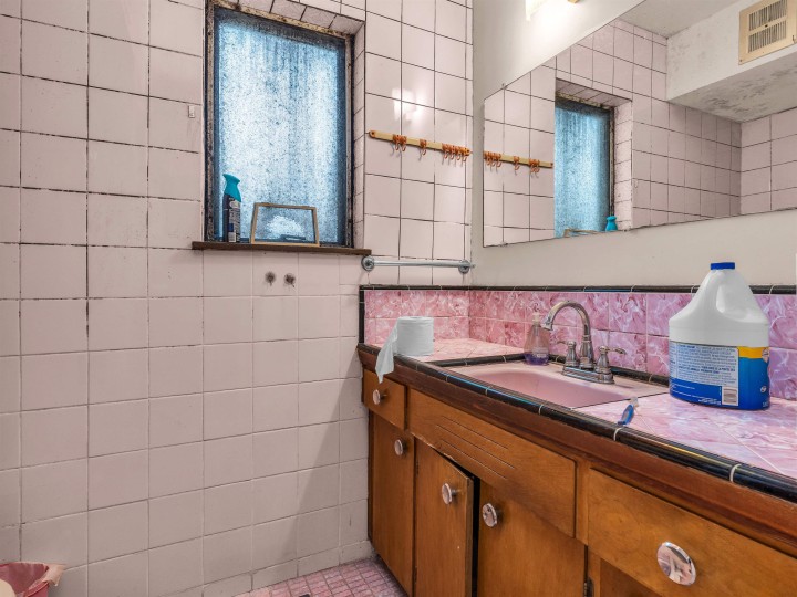 Photo 14 at 409 E 63rd Avenue, South Vancouver, Vancouver East