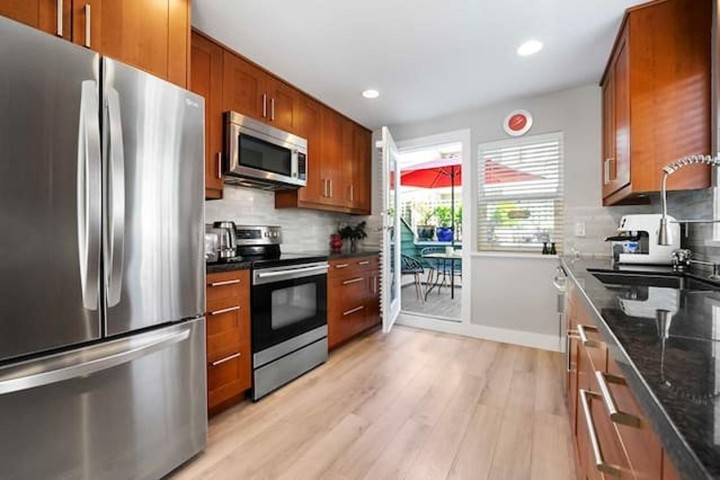 Photo 4 at D - 136 W 4th Street, Lower Lonsdale, North Vancouver