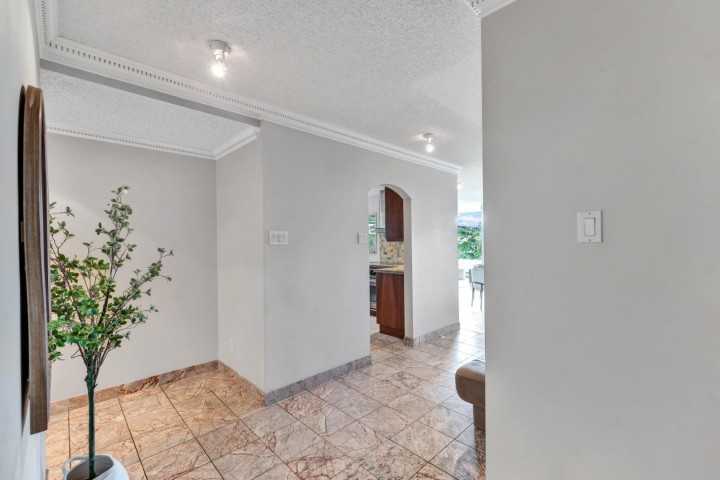 Photo 4 at 203 - 1675 Hornby Street, Yaletown, Vancouver West