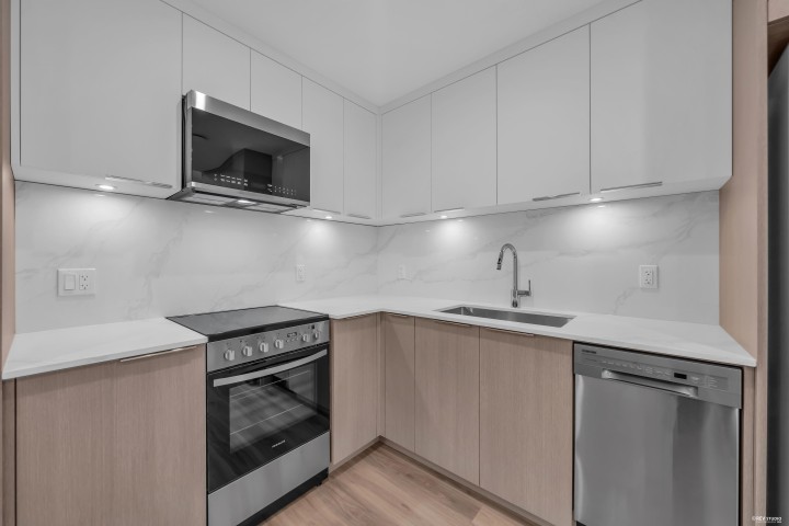 Photo 3 at 1726 Templeton Drive, Grandview Woodland, Vancouver East