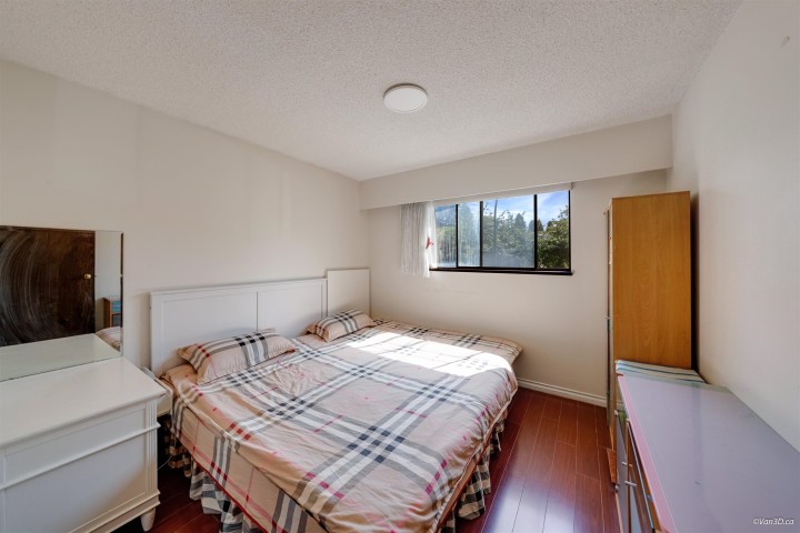 Photo 12 at 2537 E 27th Avenue, Collingwood VE, Vancouver East