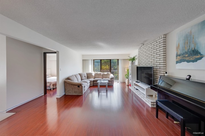 Photo 3 at 2537 E 27th Avenue, Collingwood VE, Vancouver East