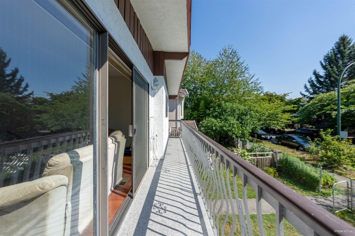 Photo 10 at 2537 E 27th Avenue, Collingwood VE, Vancouver East
