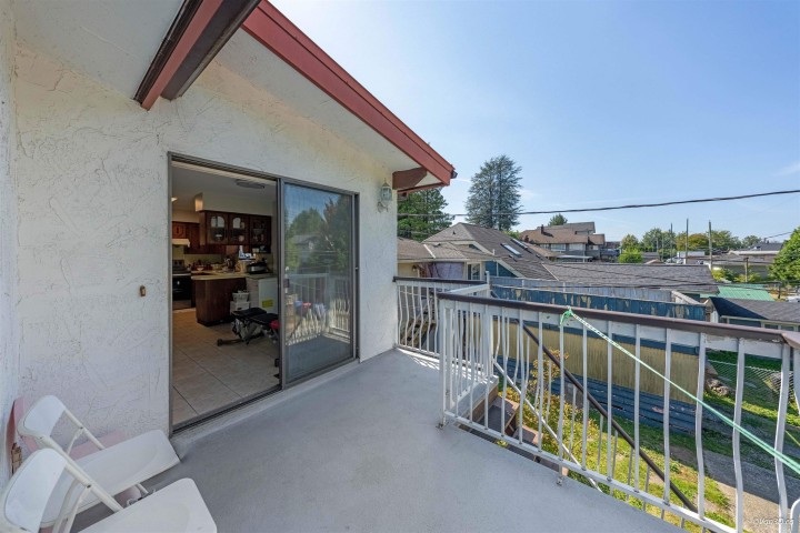 Photo 11 at 2537 E 27th Avenue, Collingwood VE, Vancouver East