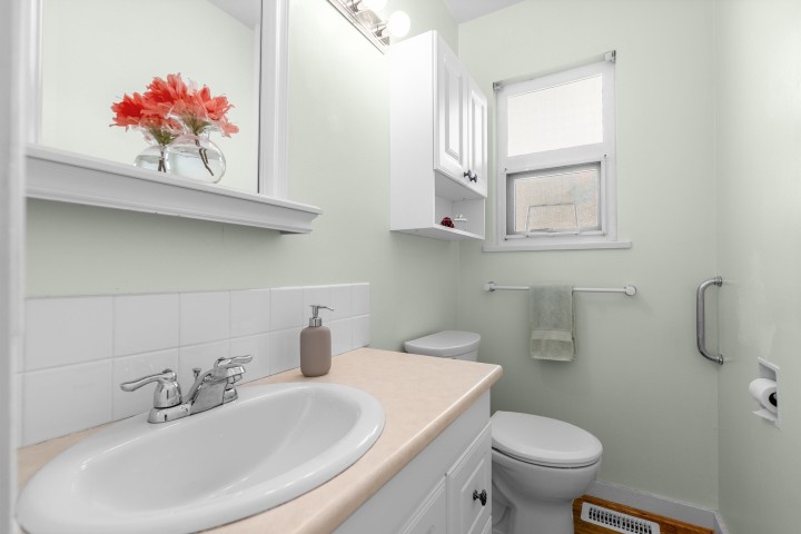 Photo 11 at 646 E Windsor Road, Princess Park, North Vancouver