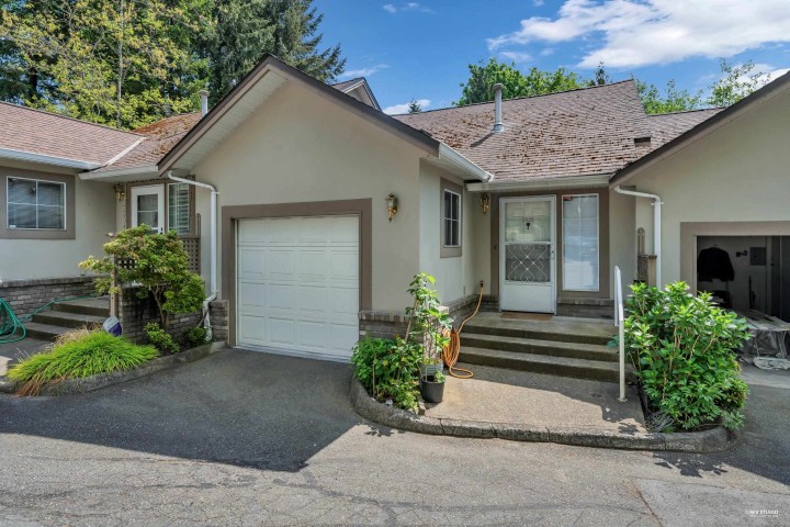 Photo 2 at 3460 Amberly Place, Champlain Heights, Vancouver East